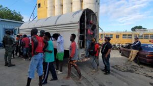 Control migratoria detienen 64 indocumentados durante operativo en Montecristi