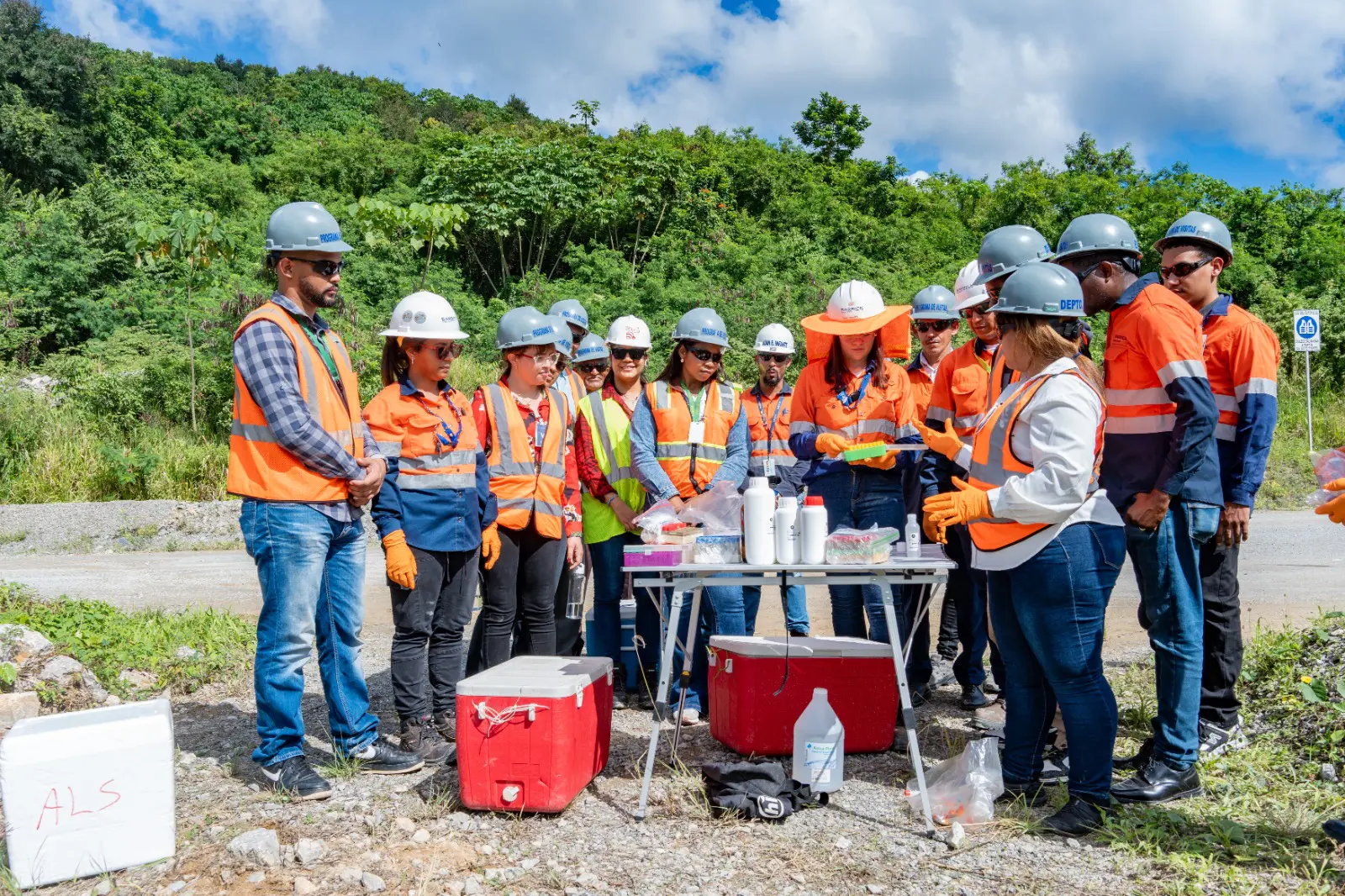 Barrick Pueblo Viejo realiza la jornada 52 de los monitoreos ambientales junto a comunidades e INTEC