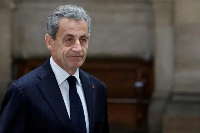 El expresidente francés Sarkozy tendrá que llevar un brazalete electrónico tras su condena por corrupción