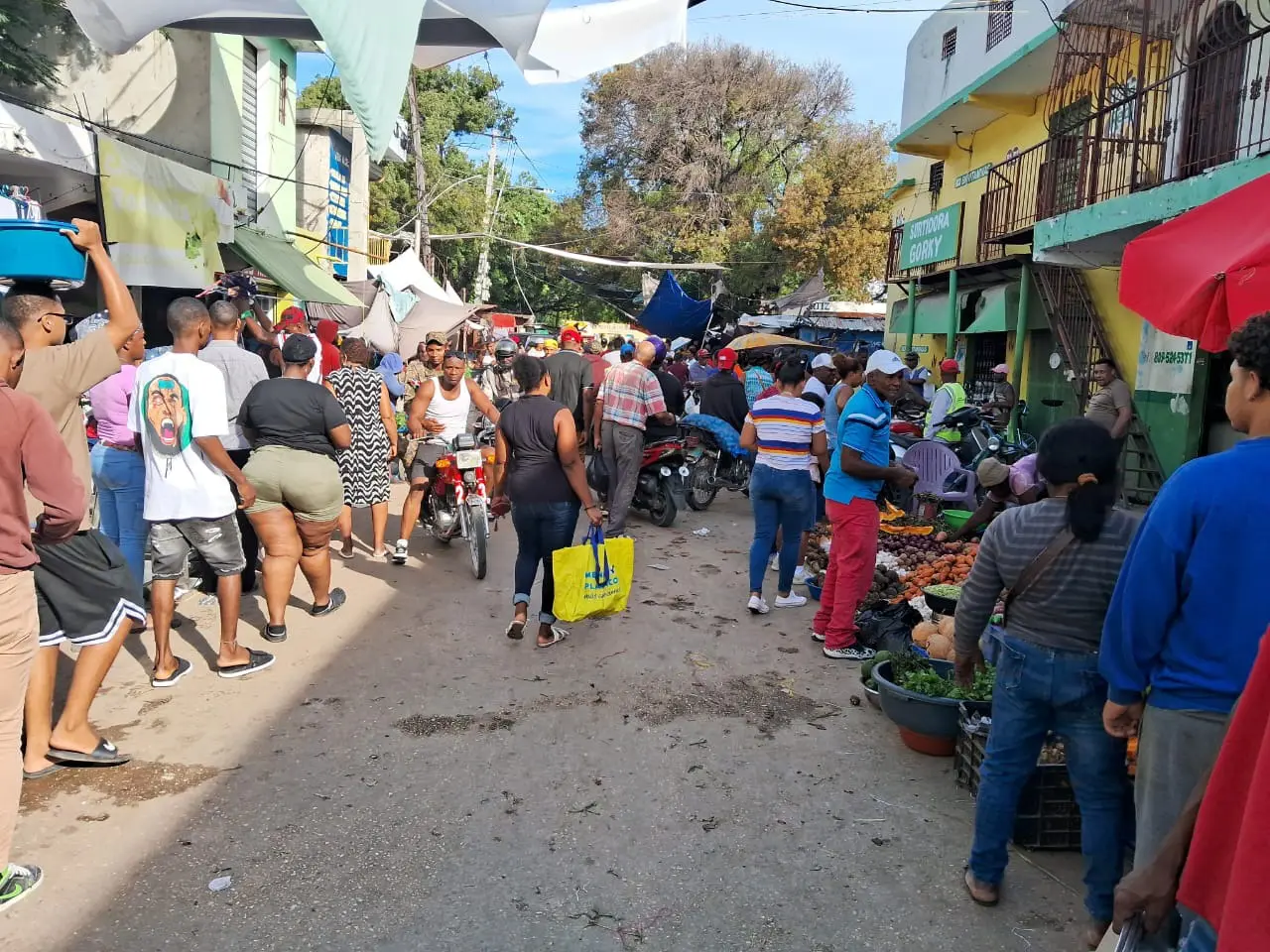 Este día de Nochebuena poca circulación de personas en zona comercial de Barahona