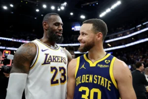 Lebron James, de los Lakers y Stephen Curry. de Golden State, se enfrentarán en los juegos de NBA del día de Navidad