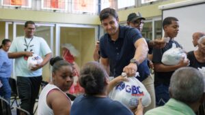 Raymond Rodríguez entrega 6 mil kits alimenticios a familias del Distrito Nacional para cenas de fin de año