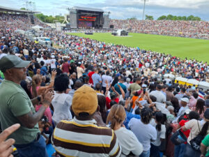 La Batalla de la Fe 2025 atrajo a miles de dominicanos al Estadio Olímpico. Foto: Johnny Rotestan