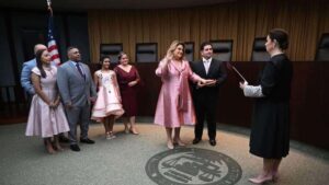 Jenniffer González Colón asume como nueva gobernadora de Puerto Rico en medio de crisis energética