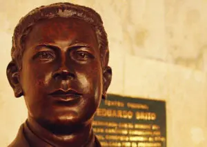 Busto de Eduardo Brito en el Teatro Nacional