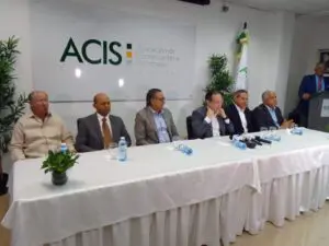 ACIS rechaza aumento salarial a maestros sin logros de aprendizaje