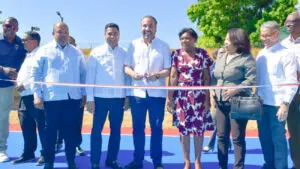 Inefi abre paso al atletismo escolar con inauguración de pista en el Politécnico Víctor Estrella Liz