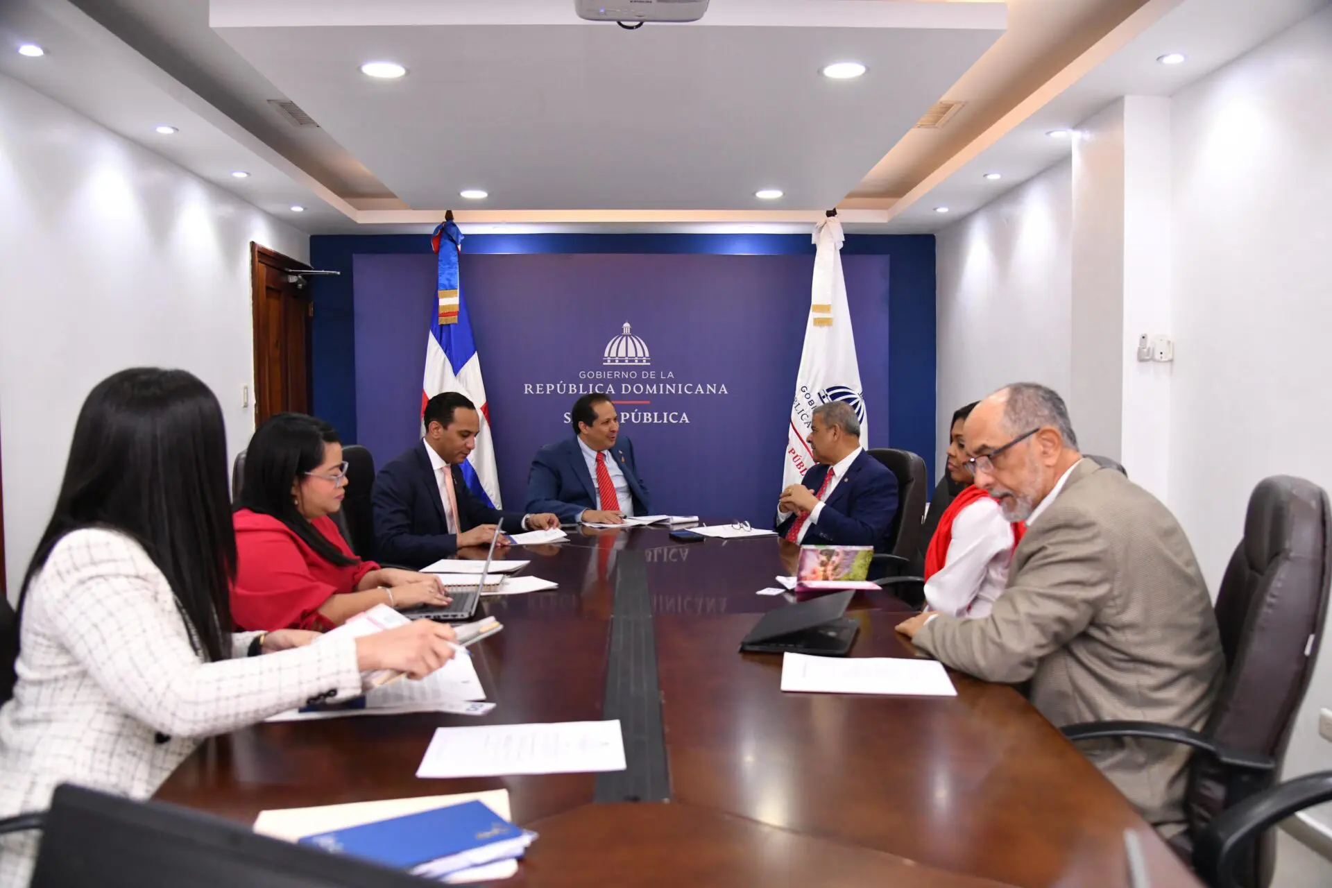 Ministros de la Presidencia y de Salud Pública realizan reunión estratégica