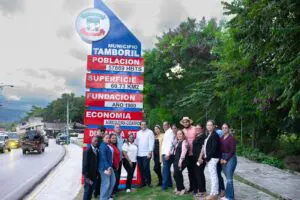 Daniel Rivera inaugura monolito urbano en municipio Tamboril de Santiago