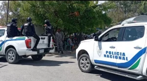 Operativos policiales llevan seguridad a barrios de Barahona (Foto Ecterna)