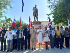 Develan en Barahona estatua de Juan Pablo Duarte