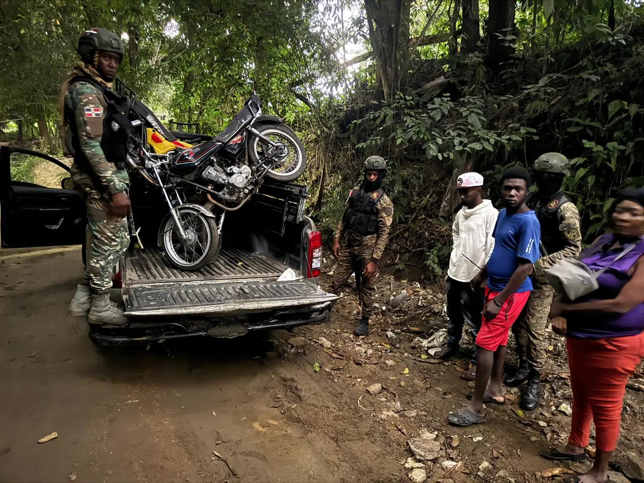 Detienen jeepeta con 19 haitianos indocumentados en Montecristi