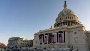 Trump dará su discurso de investidura en el interior del Capitolio por el frío