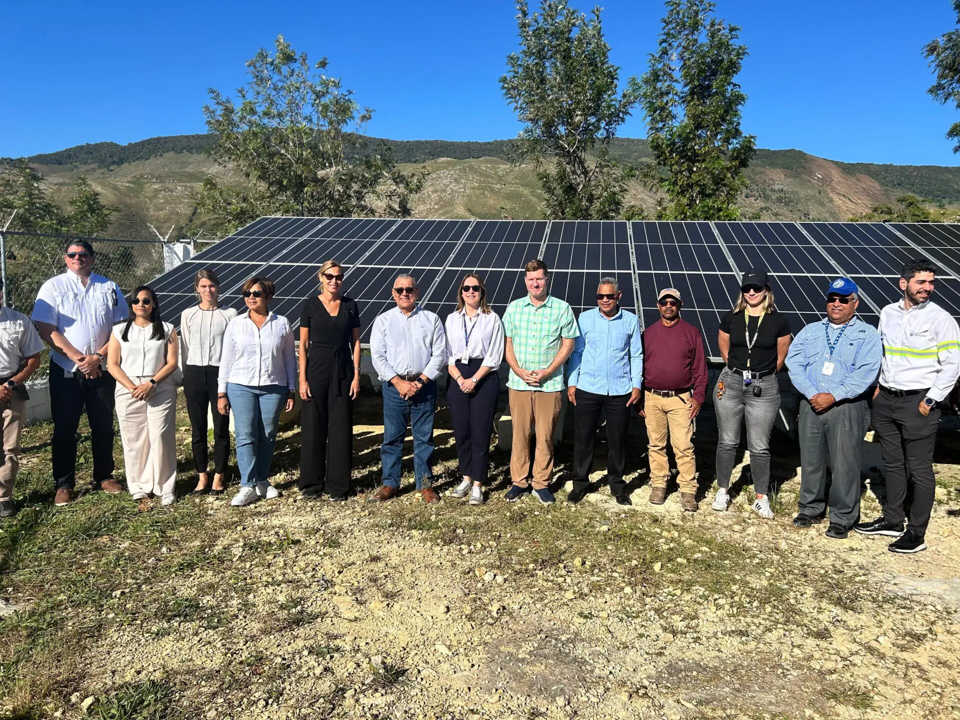 Embajadora de Alemania visita  Proyecto Piloto de Electrificación Rural en Sabana Real