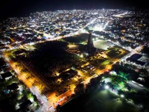 EDEEste refuerza alumbrado público en Higüey, víspera de la conmemoración a la Virgen de La Altagracia