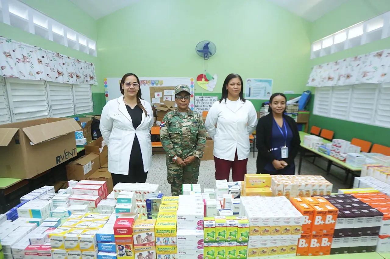 Ministerio de Defensa lleva salud y esperanza a pensionados en Montecristi