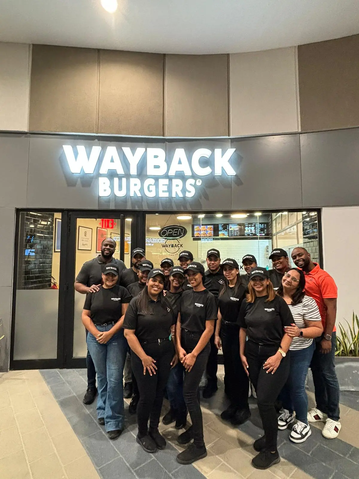 Equipo de colaboradores de Wayback durante la apertura. FUENTE EXTERNA