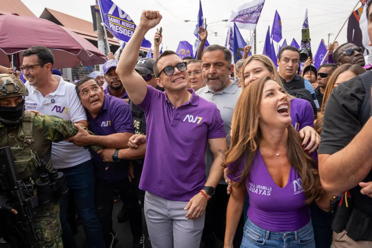 Noboa retoma campaña electoral en Ecuador tras prorrogar a su "vicepresidenta encargada"