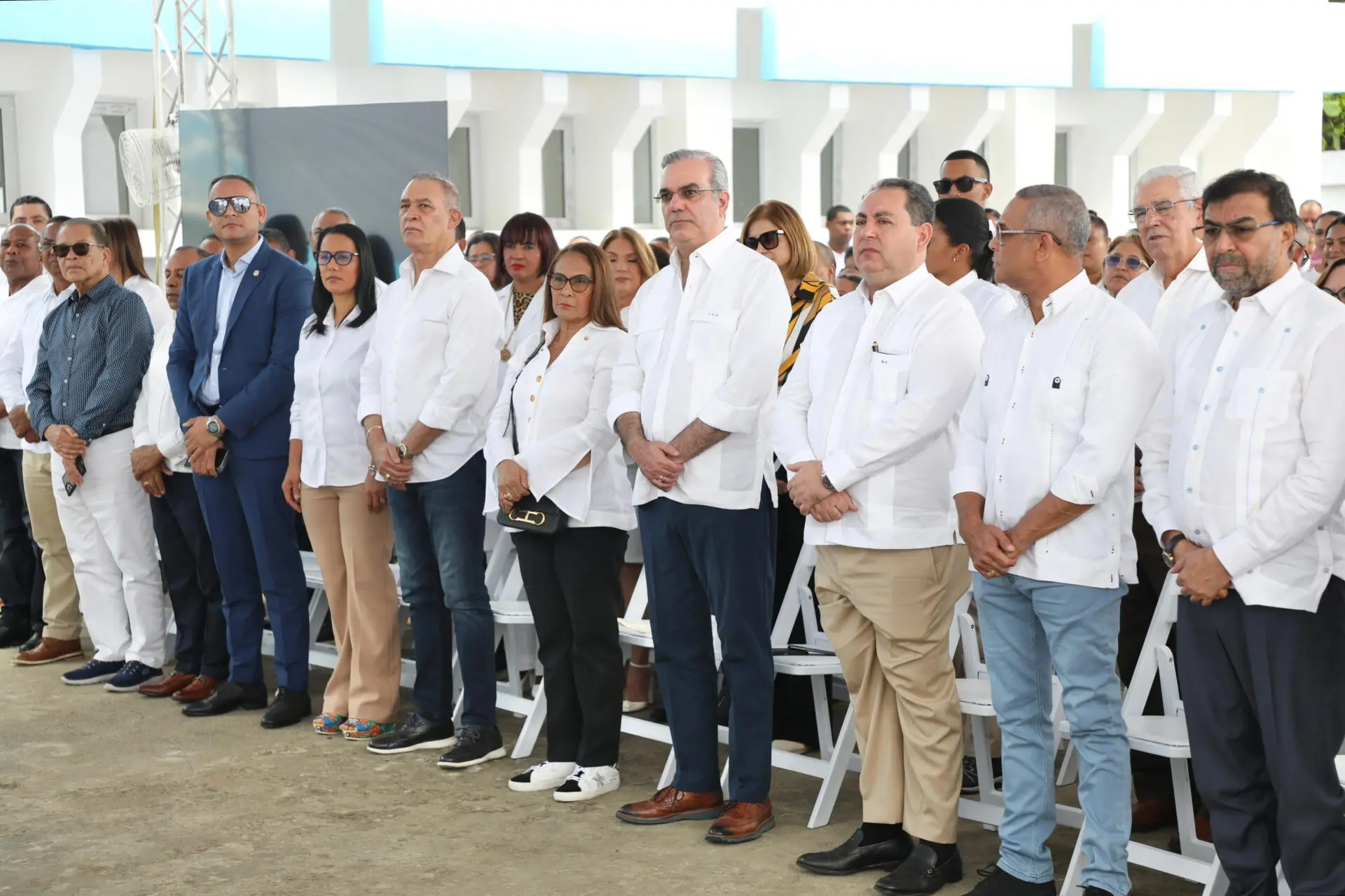 Abinader inaugura obras en Las Guáranas: Hospital, escuelas y cancha