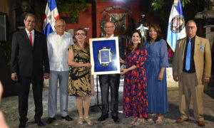 Directivos del Instituto Duartiano reconocen a la Compañía Lírica Nacional. FUENTE EXTERNA