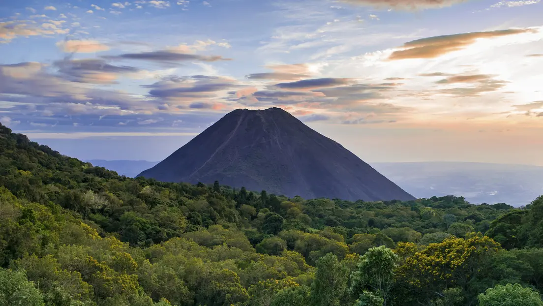 El Salvador irrumpe en el 'ranking' turístico de la ONU y Bukele celebra