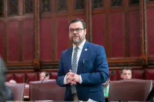 Senador estatal de NY, Luis Sepúlveda rechaza denigrantes redadas migratoriasLa dignidad humana debe de preservarse en todo momento