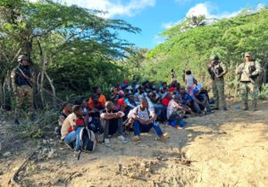 Patrulla del Ejército intercepta jeep con 20 nacionales haitianos indocumentados en Valverde