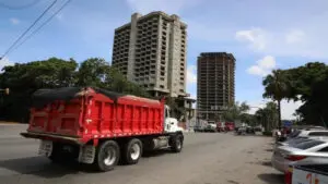 Intrant y ADN prohíben circulación de vehículos pesados en el Malecón de Santo Domingo para evitar accidentes