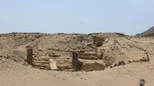 Descubren en Perú edificio piramidal relacionado con civilización más antigua de América