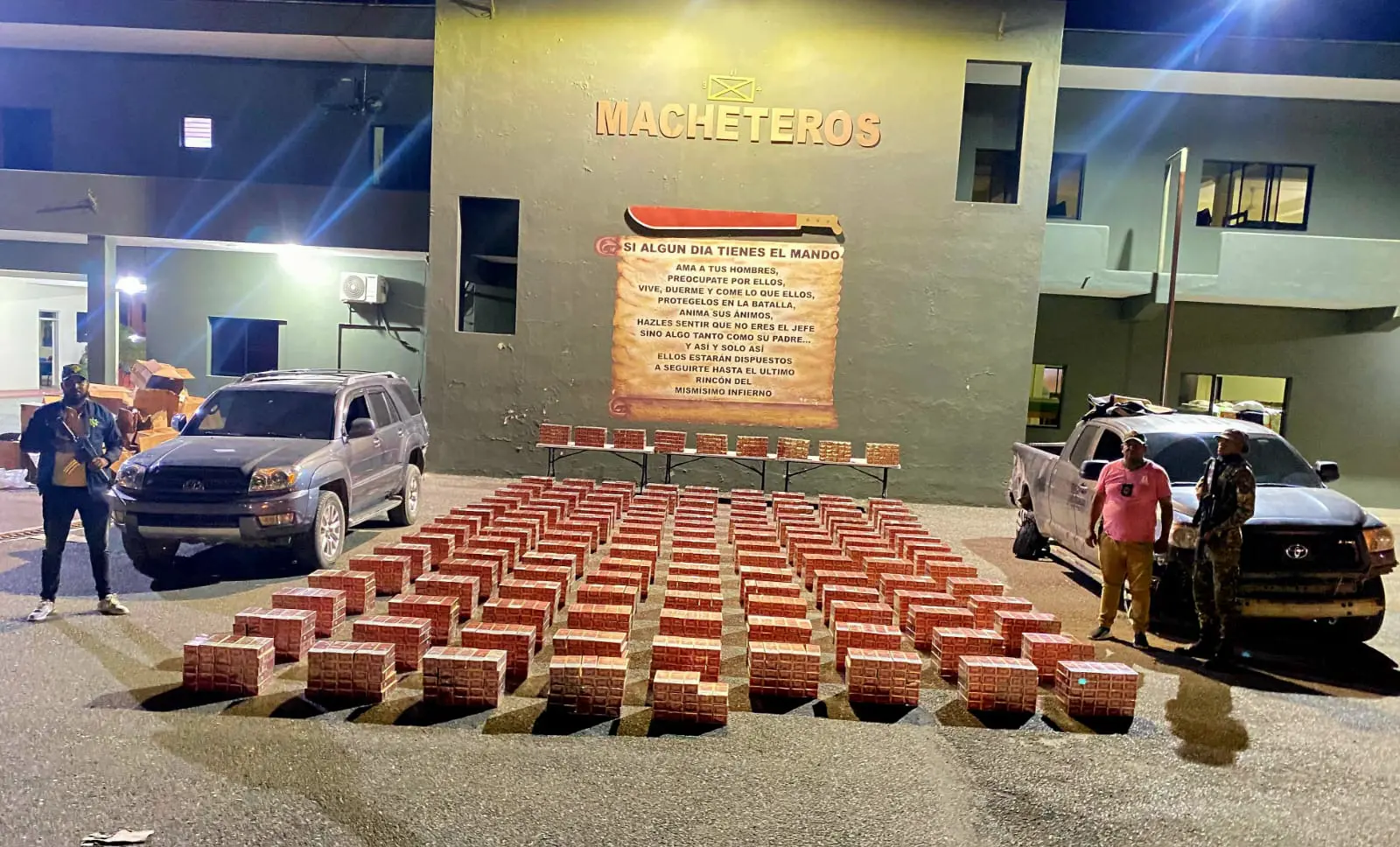 Decomisan contrabando de casi 700 mil cigarrillos en dos vehículos en Montecristi