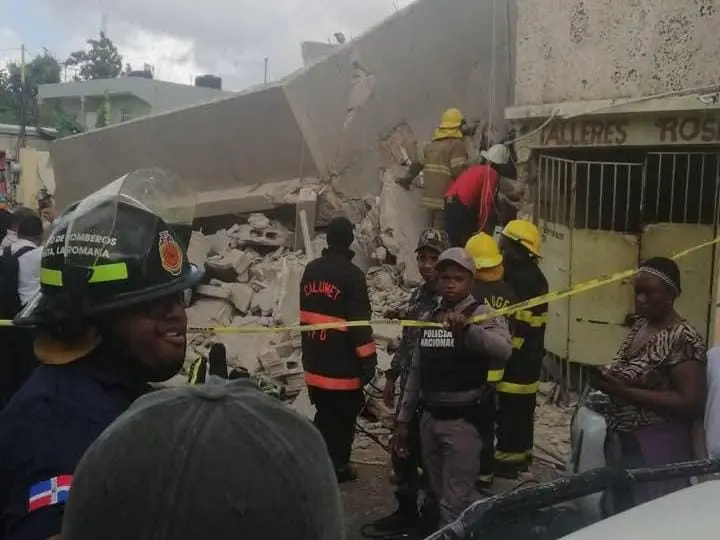 Concluyen labores de rescate tras derrumbe en Villa Nazaret, La Romana