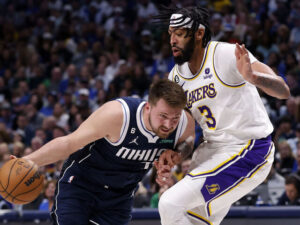 Luka y Davis encabezan mega cambio entre Lakers y Dallas en la NBA