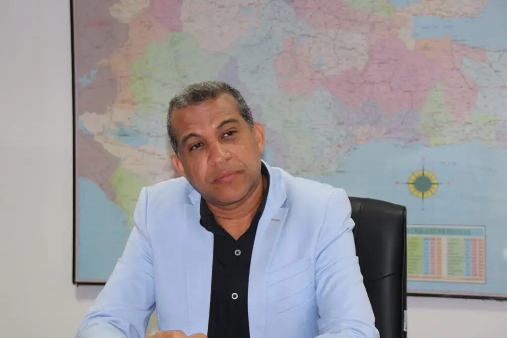 Cirujano plástico Orlando Vargas
