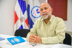 Eduardo Hidalgo critica nombramiento de ministro sin experiencia educativa