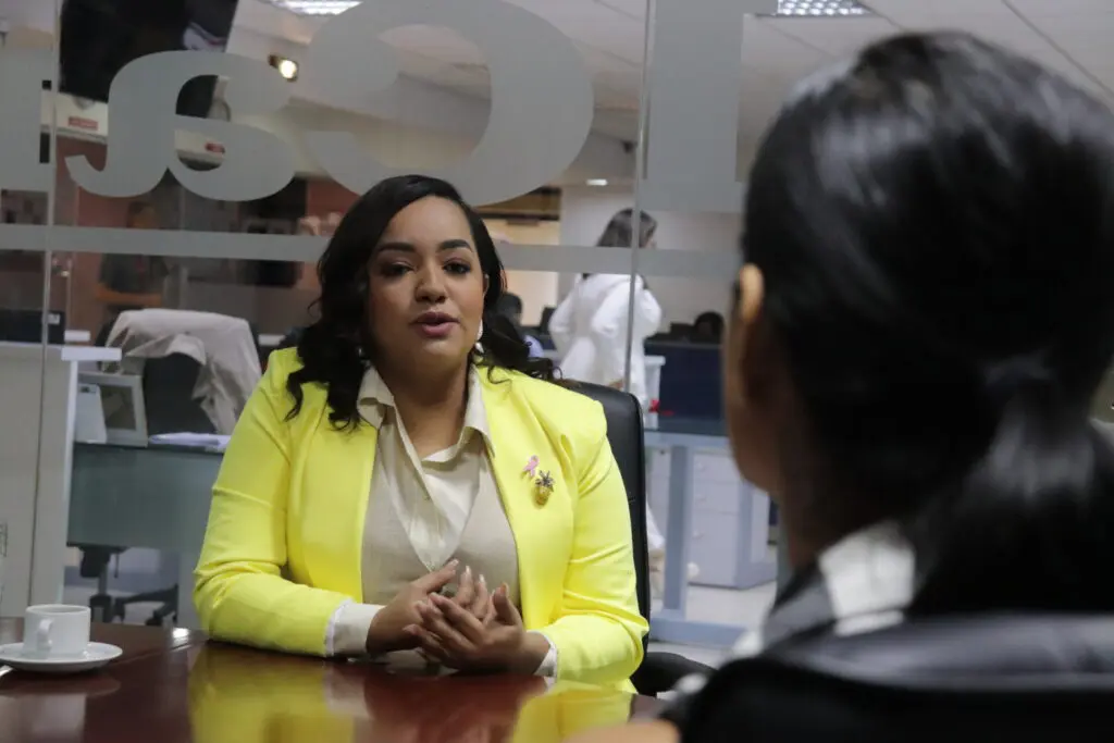 DOCTORA CLARITZA PIMENTEL NUTRIOLOGA