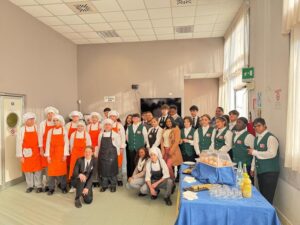 Estudiantes y profesores del Loyola junto a anfitriones en su primer día en el Instituto Spallanzani, Italia.