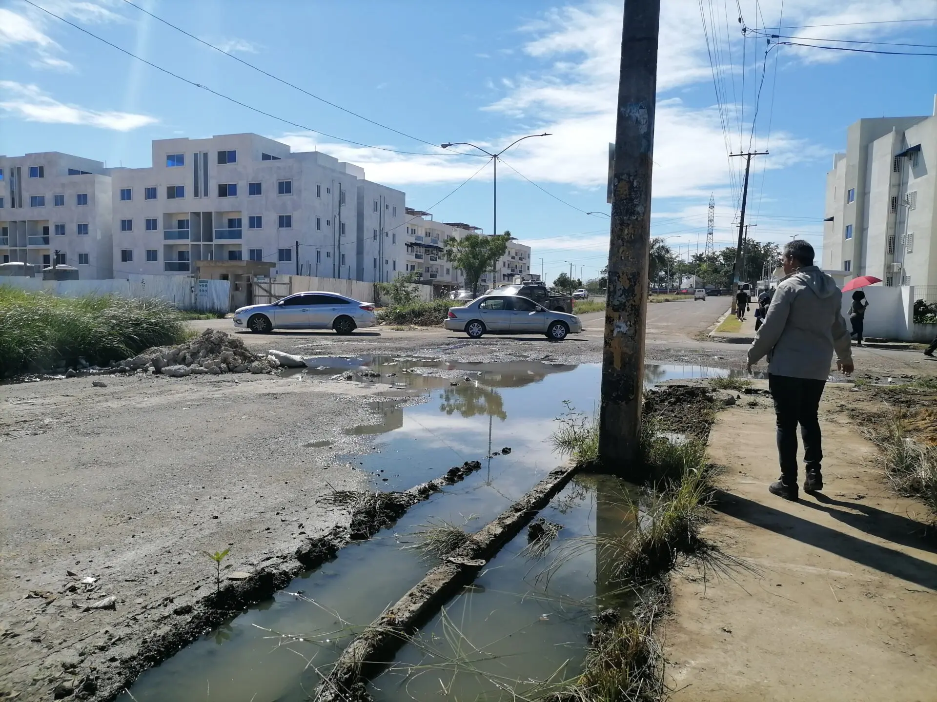 Comunitarios de Los Prados de San Luis denuncian males afectan a ese sector