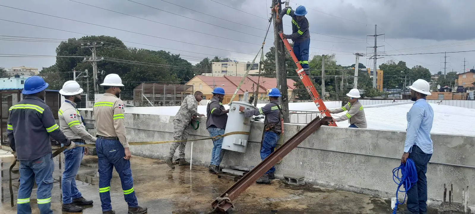 EDEESTE y PGASE desmantelan Conexión Eléctrica Ilegal en SDN