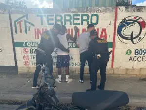 Operativos policiales en La Romana dejan múltiples detenidos y motocicletas recuperadas