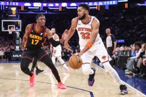 Karl Towns en acción en la victoria de los Knicks de Nueva York sobre Atlanta