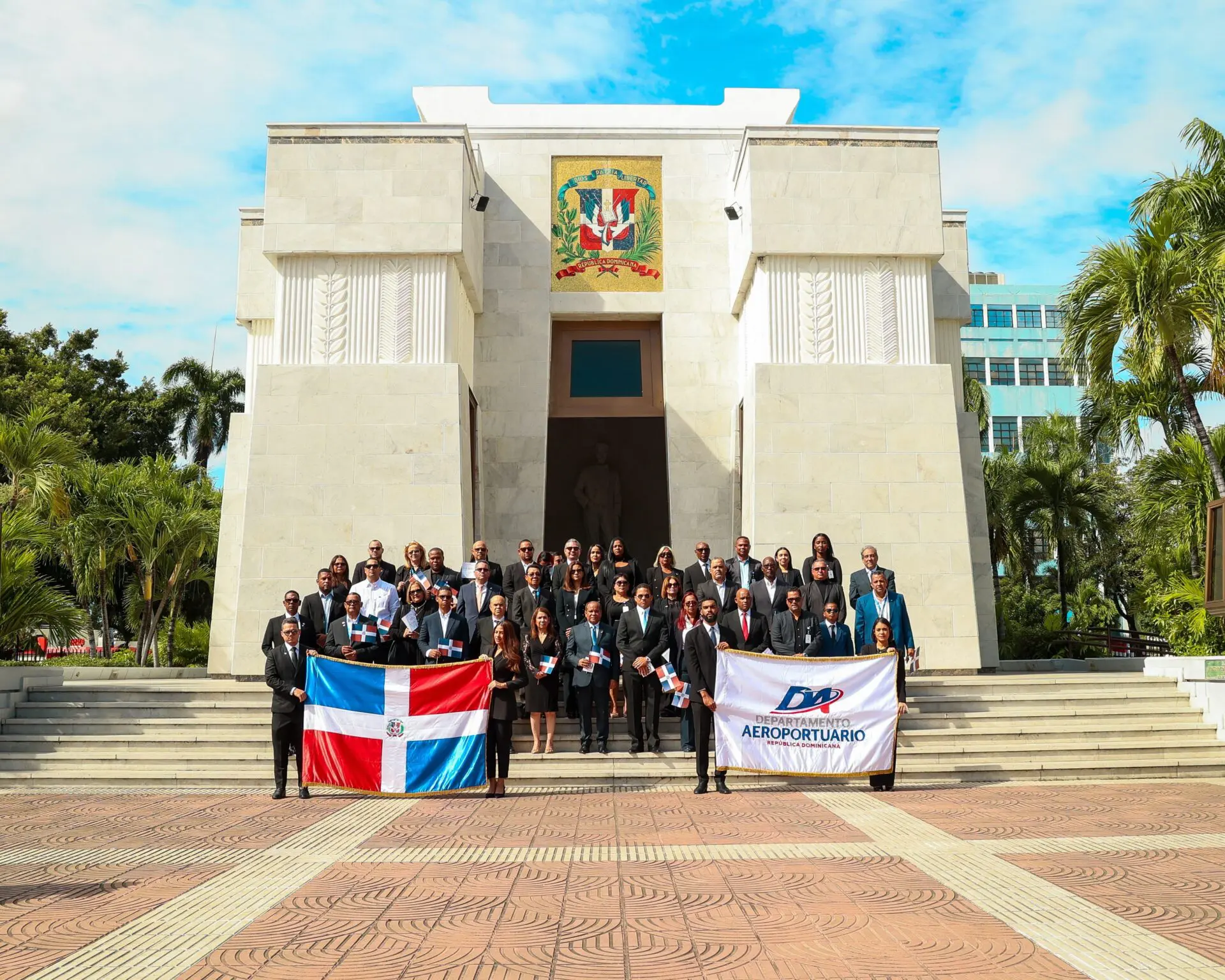 Departamento Aeroportuario rinde honor a héroes de la Patria