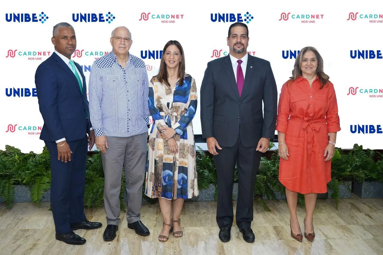 Unibe y CardNET lanzan Aurora, la nueva asistente virtual de la universidad impulsada por IA