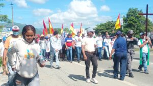 Marchan contra presa de cola que construye minera Barrick Pueblo Viejo