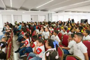 Alcaldía de Santiago y Academia Solez celebran Día Nacional del Estudiante.