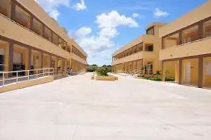 Por falta de agua dos centros educativos despachan alumnos. Foto Liceo En Artes Ramón Oviedo