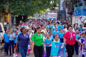 Fundación y Club Mauricio Báez honran la Patria en recorrido por Villa Juana