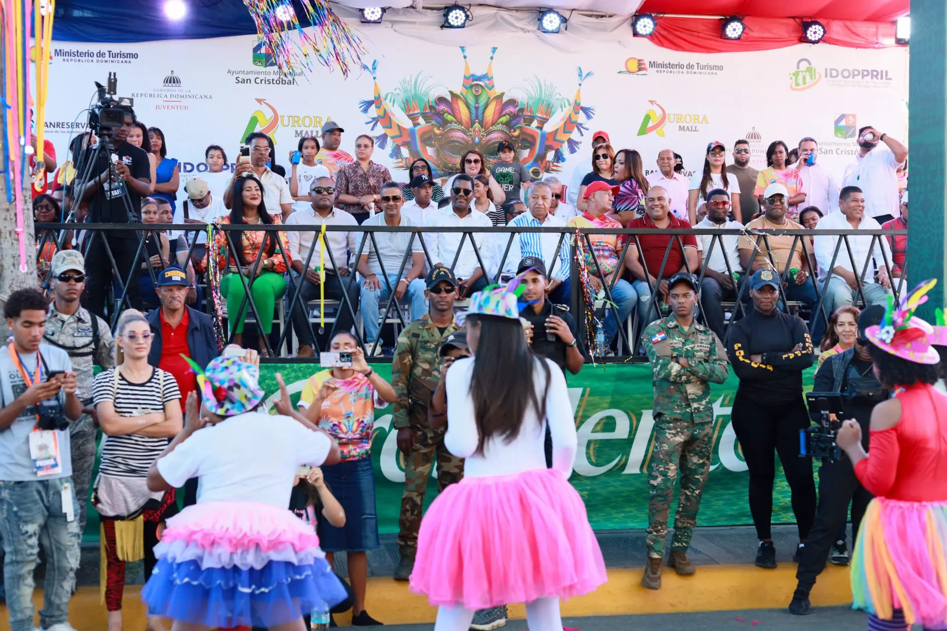 Segundo desfile rompe récord de asistencia en Carnaval de San Cristóbal