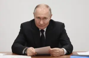 Putin se muestra dispuesto a abordar con Trump la reducción a la mitad del gasto militar