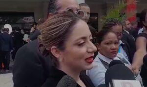 Gloria Reyes se pronuncia sobre las 400 mil tarjetas del Bono Navideño que faltan.