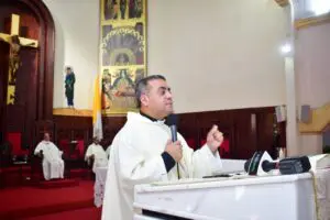 Sacerdote Isaac García en SFM condena la corrupción.